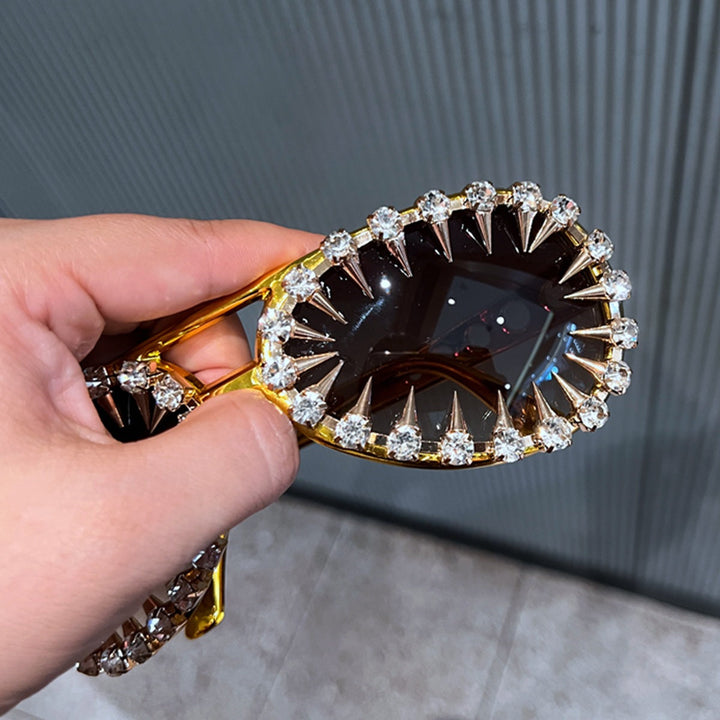 Women's sunglasses in a futuristic design with尖 crystal embellishments Kalsten