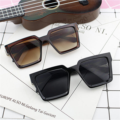 Women's oversized sunglasses in trendy corner design Kalsten