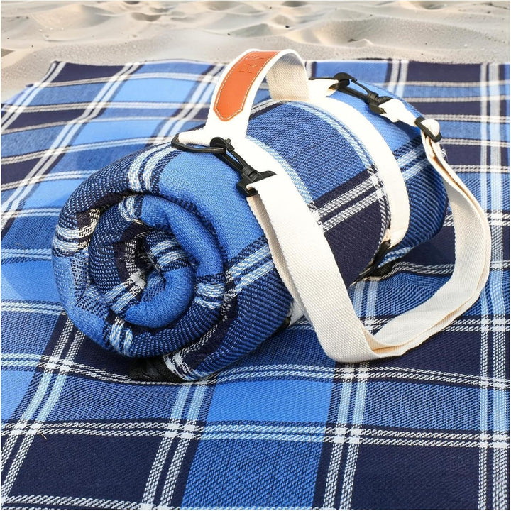 Unisex practical picnic blanket with carrying handle and water-repellent surface Kalsten