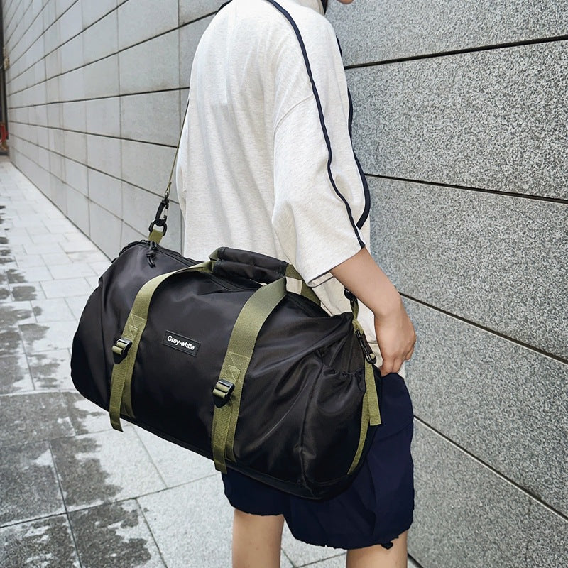 Sporty travel bag with adjustable shoulder strap and sturdy carrying handle Kalsten
