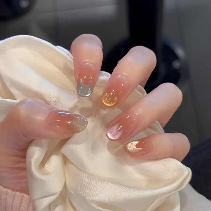 Artificial nail tips with playful cat design Kalsten