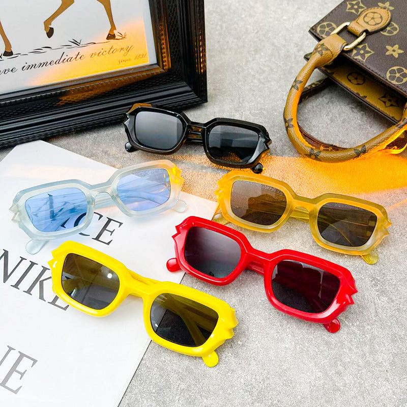 Women's fashionable sunglasses with striking frame Kalsten