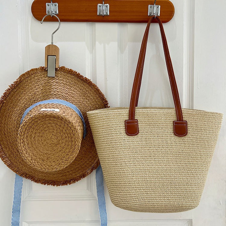 Classic straw bag with leather accents Kalsten