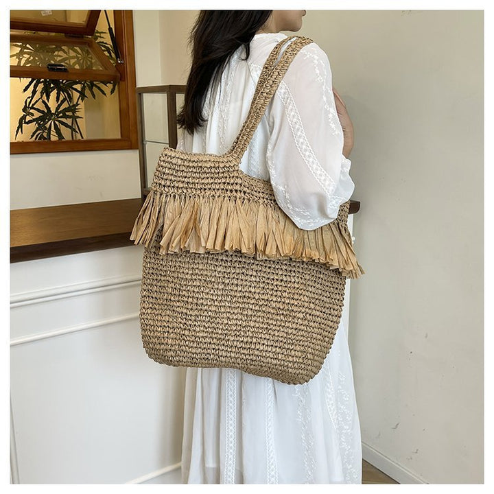 Charming Bast handbag with decorative fringes Kalsten