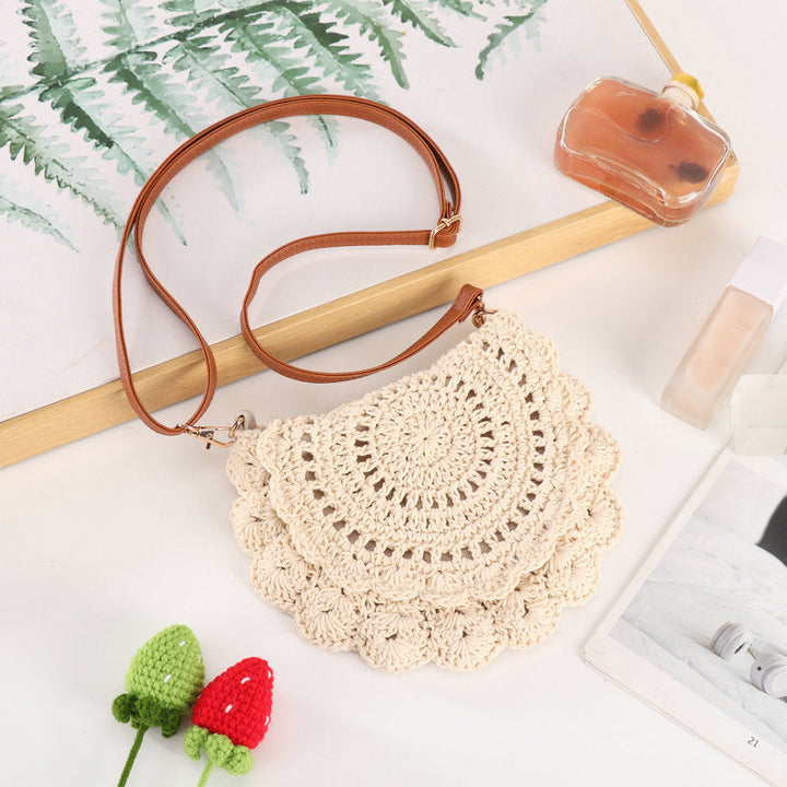 Crochet bag with playful structure design Kalsten