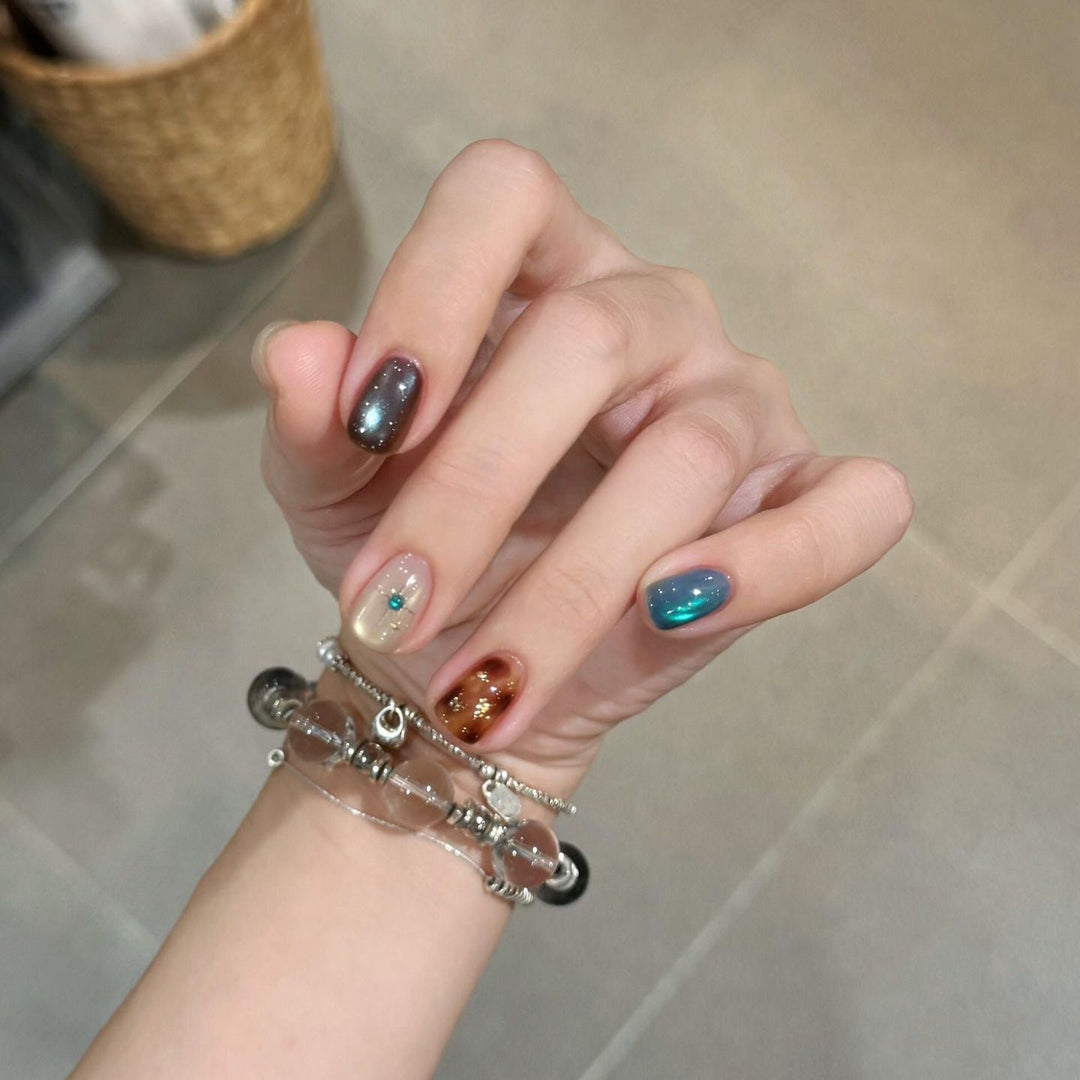 Artificial nails with shimmering effect Kalsten