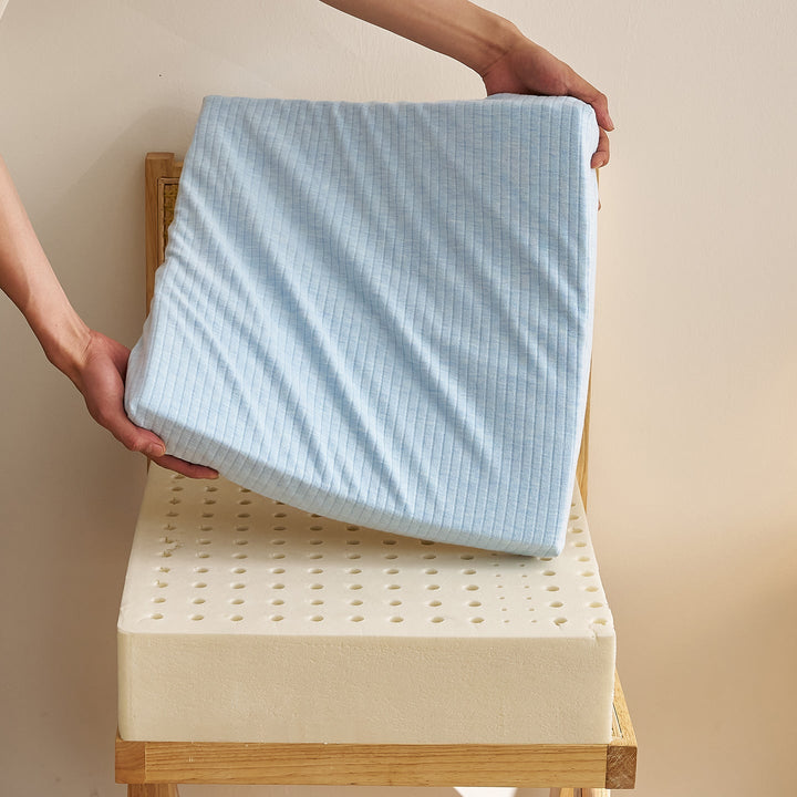 Breathable and Hypoallergenic Mattress Topper Kalsten