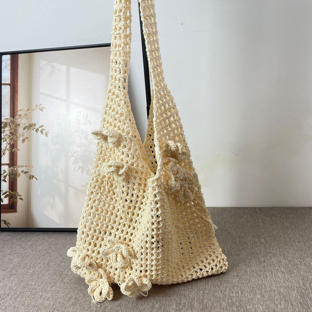 Hand-knotted beach bag with flower details Kalsten