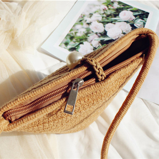 Elegant shoulder bag with pearl closure Kalsten