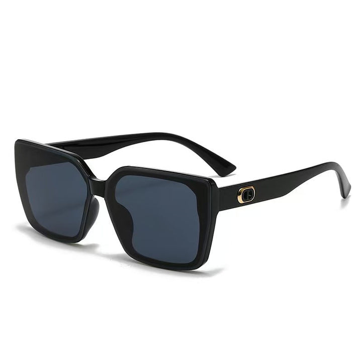 Women's oversized sunglasses with sturdy frame and subtle lenses Kalsten