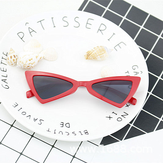 Women's fashionable Cat-Eye sunglasses with elegant design Kalsten