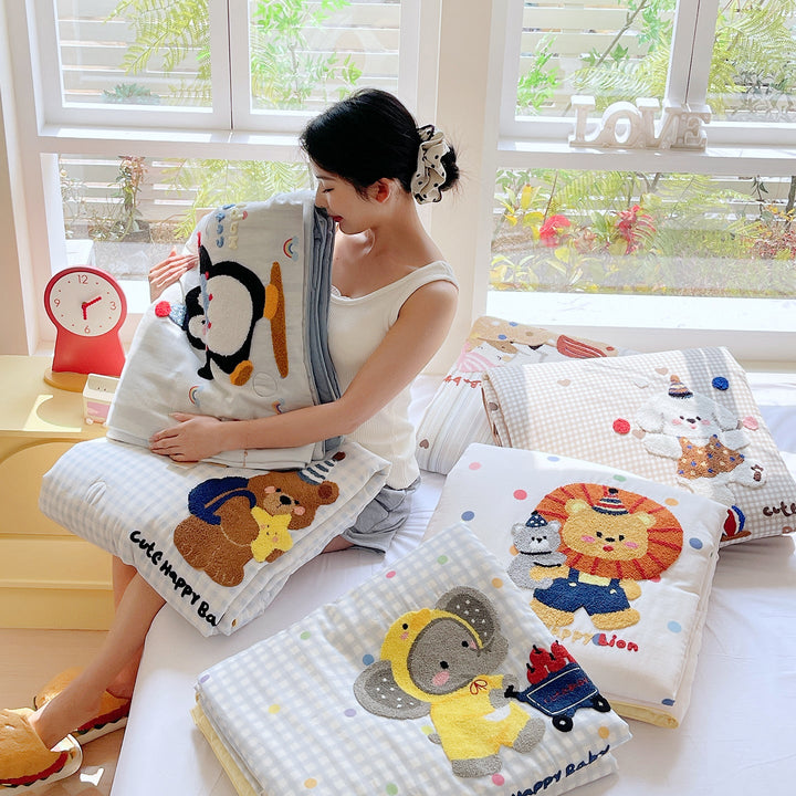 Women's cuddly blanket with cute bear design Kalsten