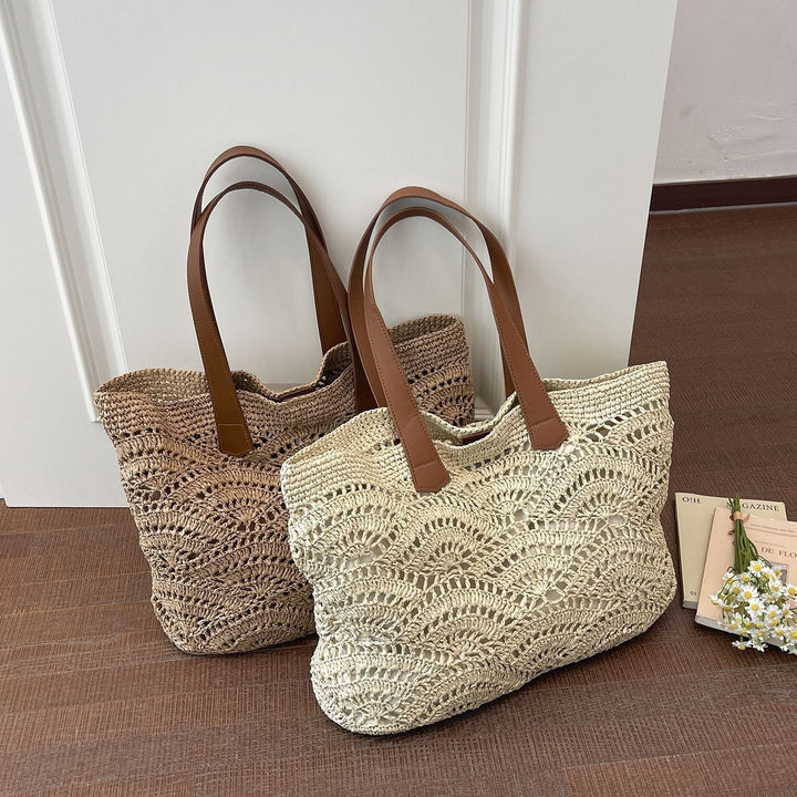 Handbag made of high-quality woven natural material with elegant leather handles Kalsten