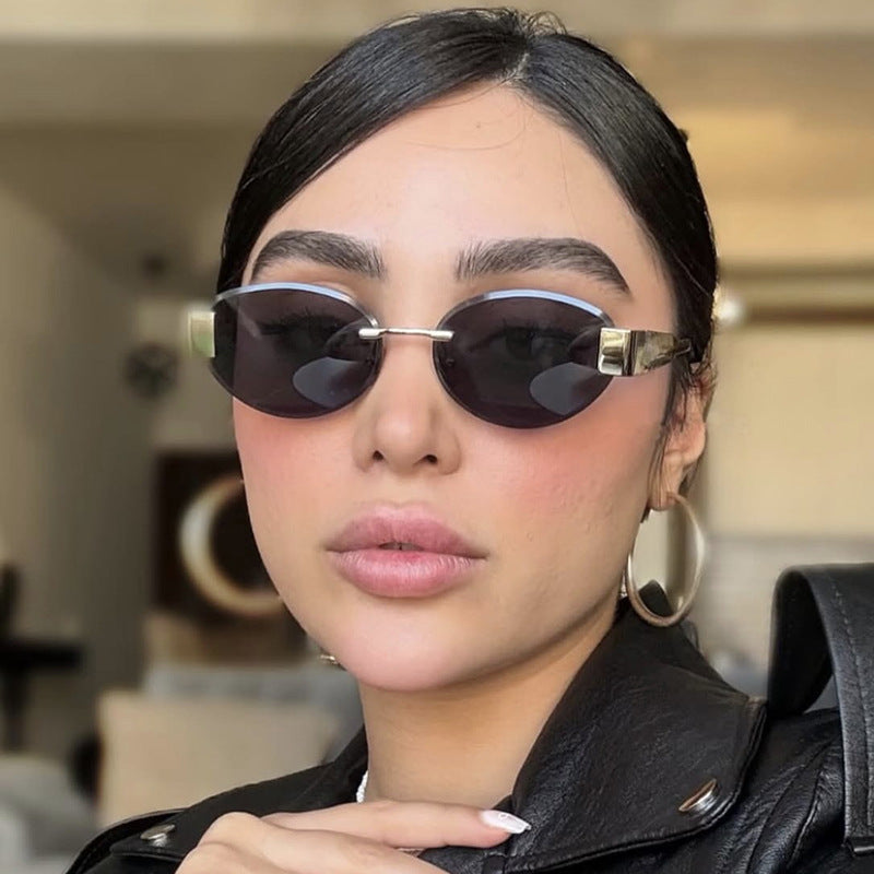 Women's glamorous sunglasses with clear, elegant frame and protective UV filter Kalsten