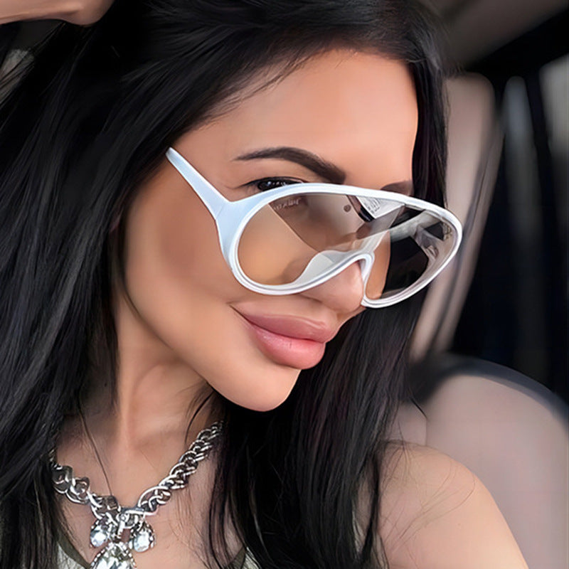 Women's futuristic sunglasses with large lenses and ergonomic frame Kalsten
