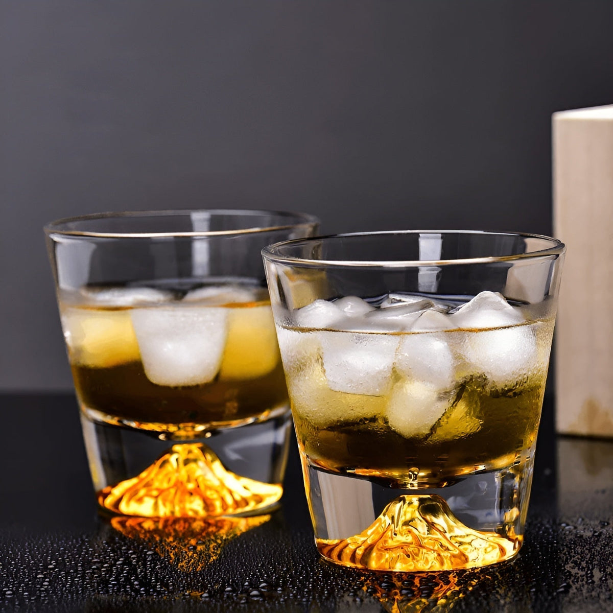 Whisky glasses with Fuji motif – Elegant set for connoisseurs