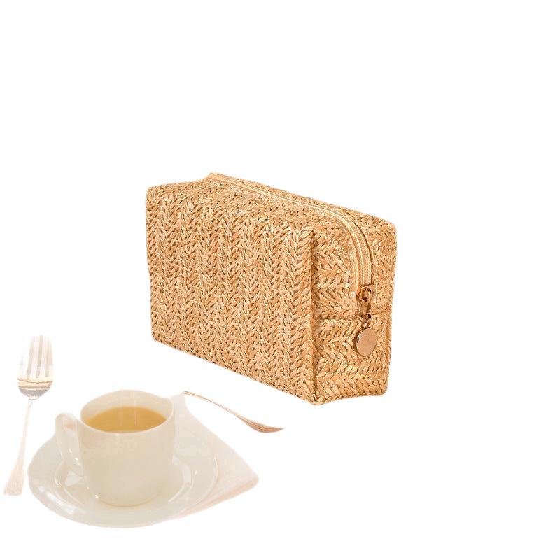 Cosmetic bag made of natural rafia material with elegant design Kalsten