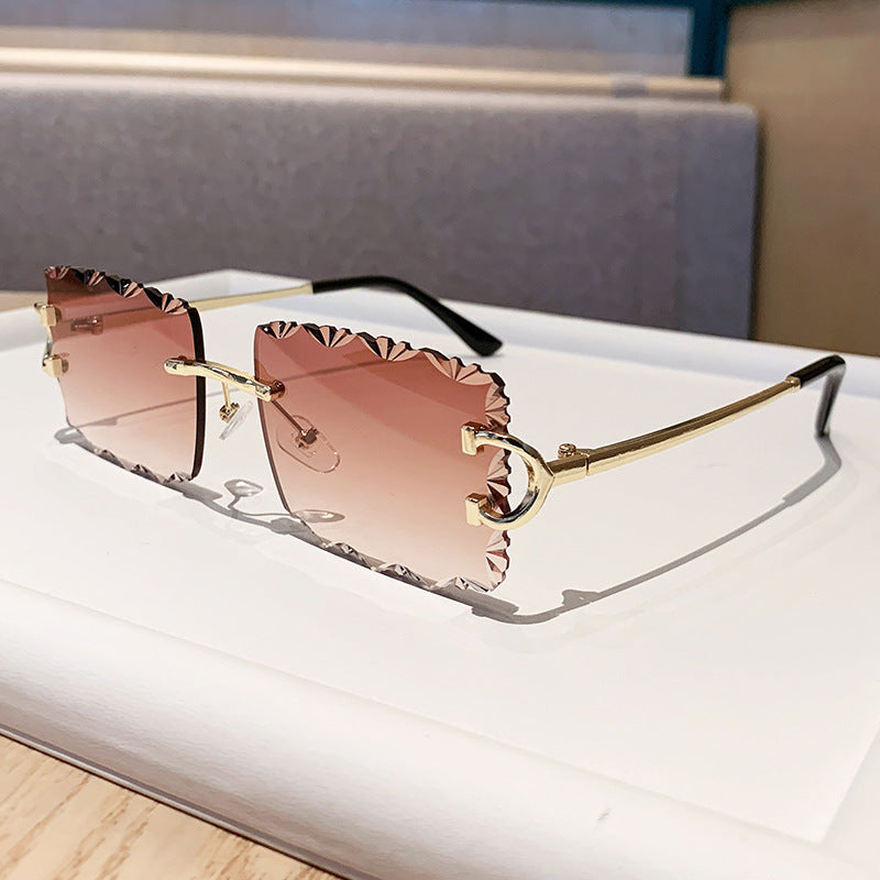 Ladies fashionable sunglasses with playful frame Kalsten