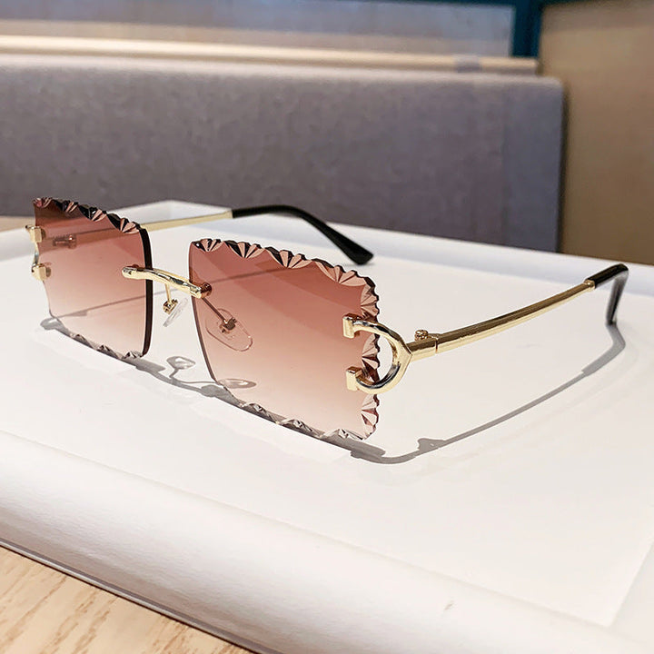 Ladies fashionable sunglasses with playful frame Kalsten
