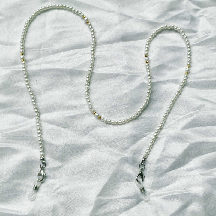 Fashionable pearl necklace with golden accent Kalsten