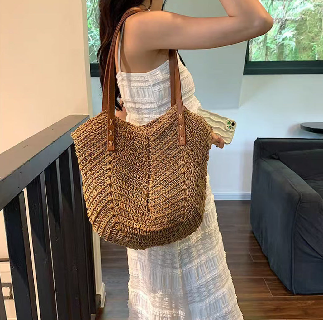 Beach bag with fashionable woven pattern and robust leather straps Kalsten