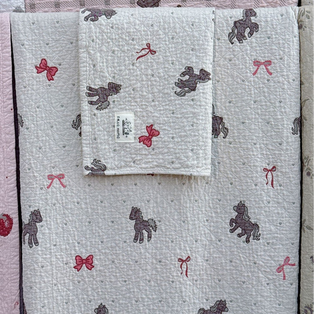 Ladies cuddly blanket with cute horse motif Kalsten