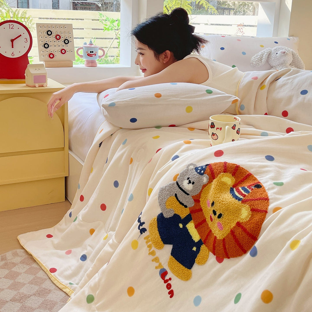 Women's cuddly blanket with cute bear design Kalsten