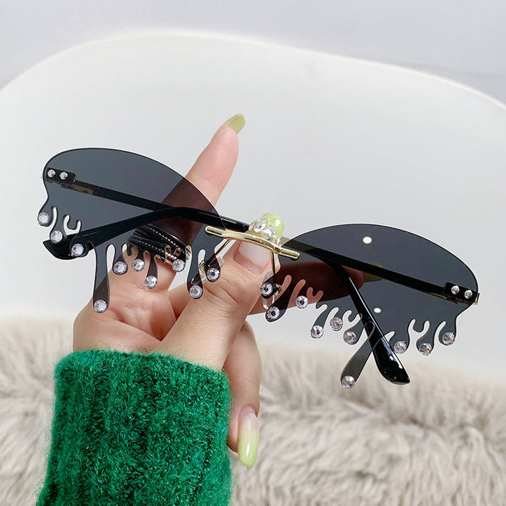 Ladies striking sunglasses in fluid design Kalsten