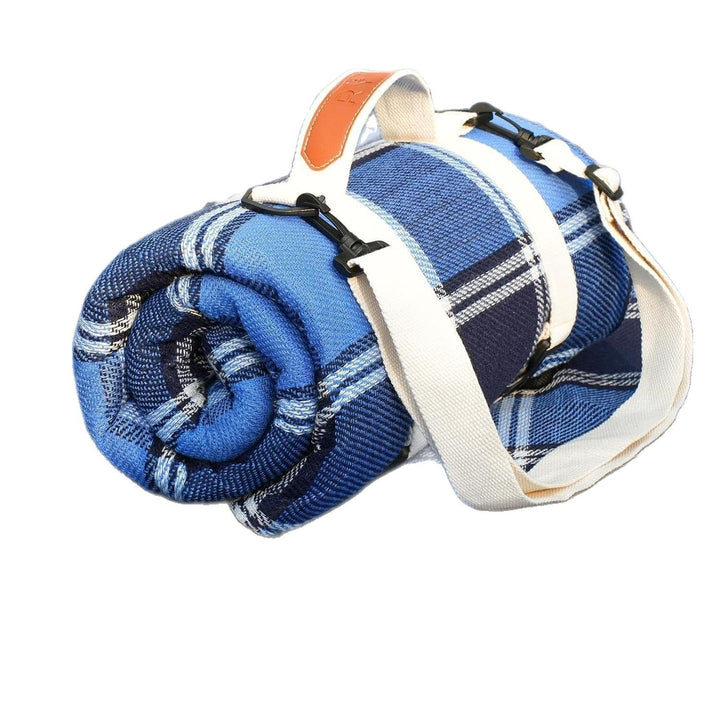 Unisex practical picnic blanket with carrying handle and water-repellent surface Kalsten