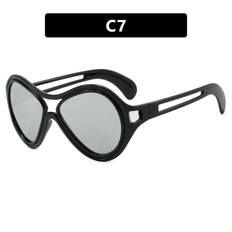 Women's vintage-inspired sunglasses with distinctive frame and UV protection Kalsten