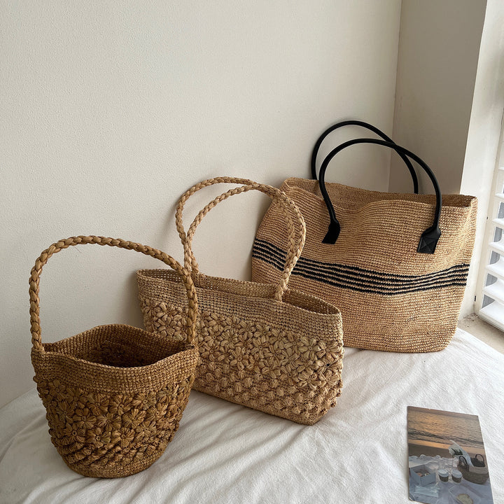 Handmade straw bag with fashionable striped pattern Kalsten