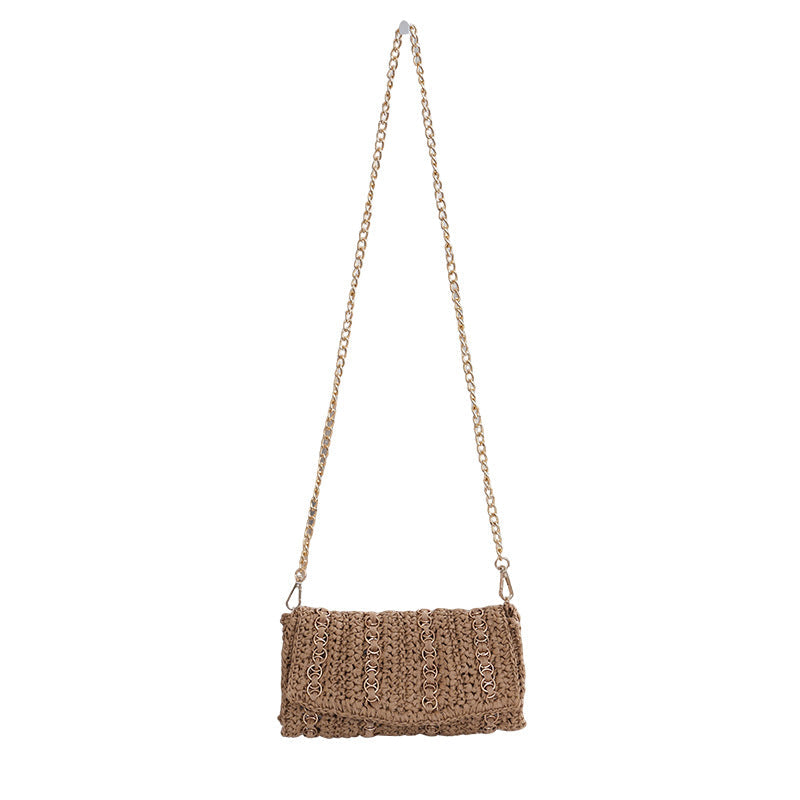 Clutch with chain shoulder strap and handcrafted macrame closure Kalsten