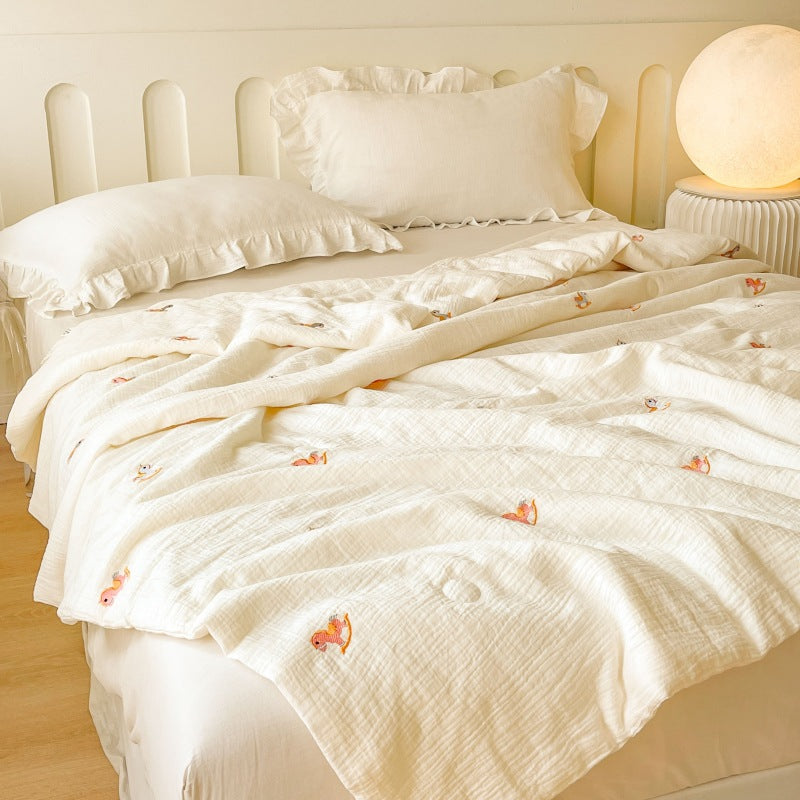 Women lightweight and breathable quilt with delicate floral patterns Kalsten