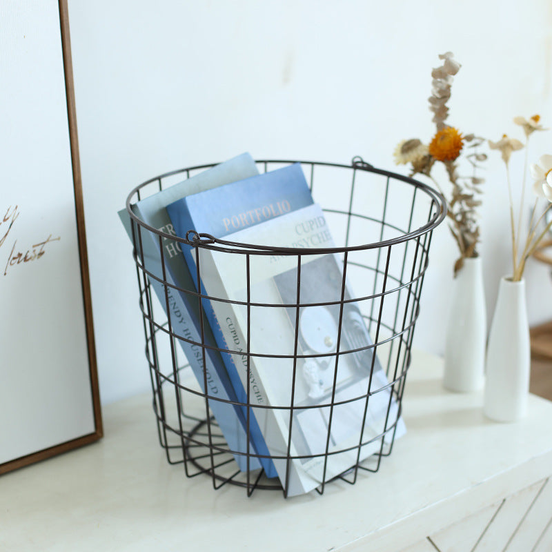Unisex wire basket with ergonomic carrying lid Kalsten