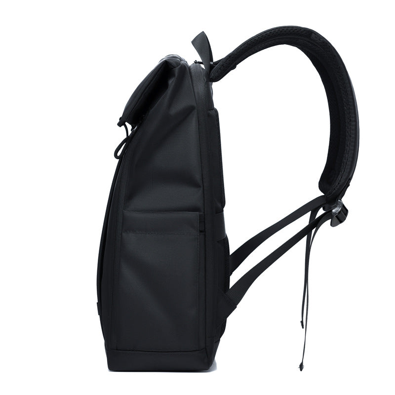 More elegant and functional backpack with reinforced carrying straps Kalsten