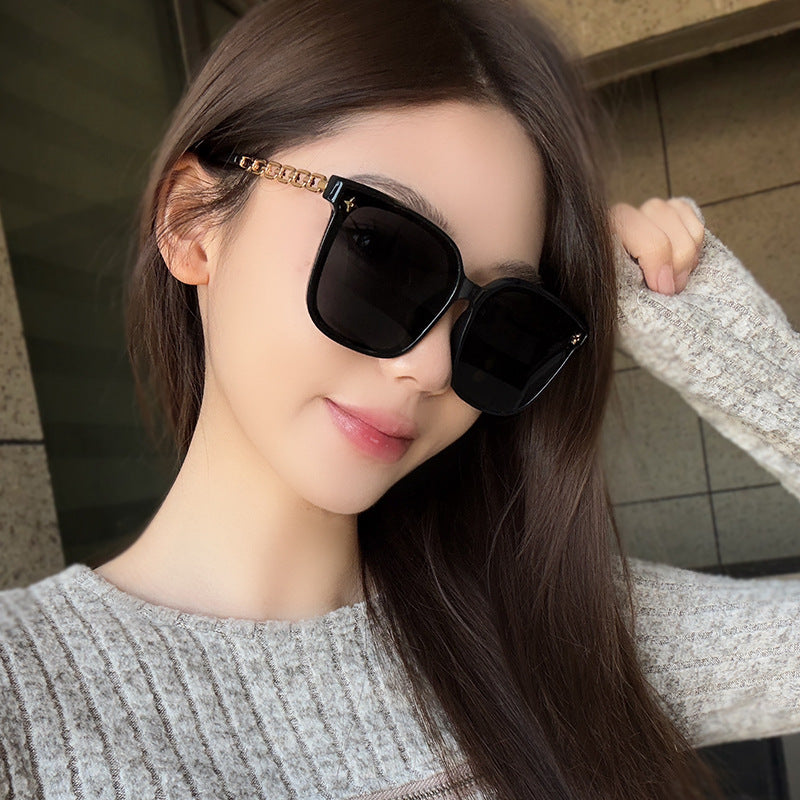 Women's Fashion Sunglasses with High-Quality Chain Detail Kalsten