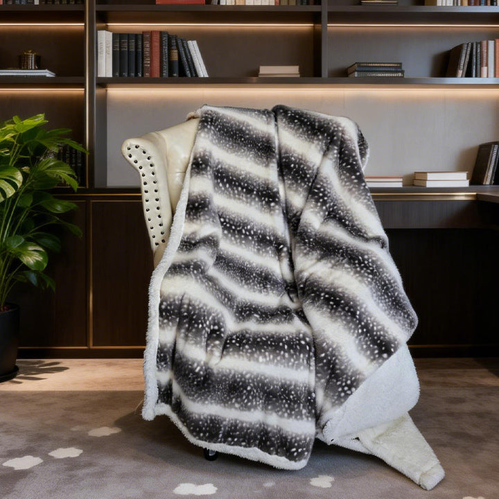 Women Cozy Dog Blanket with Soft Fleece and Modern Design Kalsten