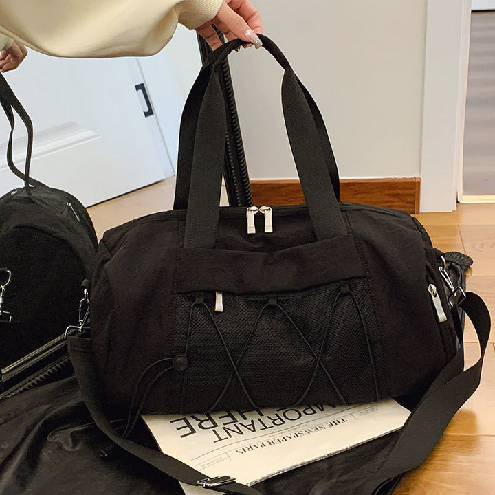 Sporty shoulder bag with adjustable carrying handles and breathable mesh material Kalsten