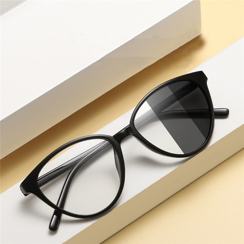 Women's trendy light-sensitive cat-eye glasses Kalsten