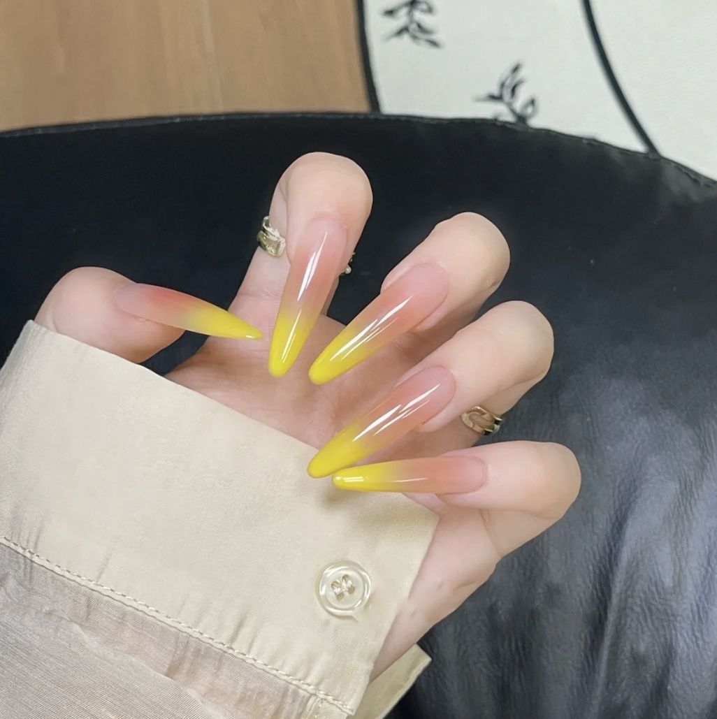 Artificial nails with elegant ombre finish Kalsten