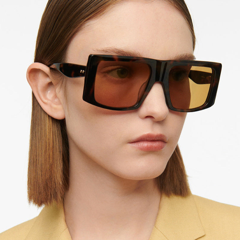 Women's square sunglasses with robust plastic frame and protective UV filter Kalsten