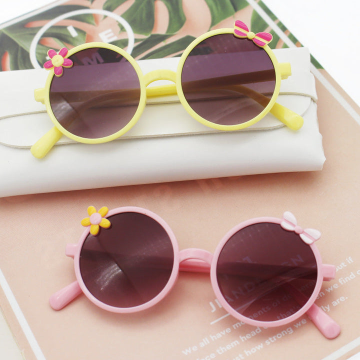 Ladies sunglasses with playful floral accents Kalsten