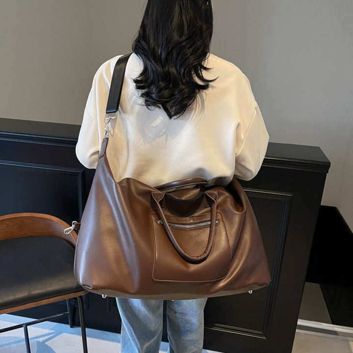 Stylish travel bag with robust design and adjustable shoulder strap Kalsten