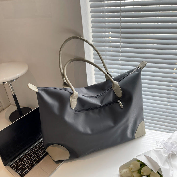 Large travel bag with durable material and multiple compartments Kalsten