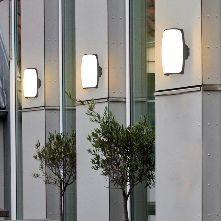 Waterproof Acrylic Curved Shade LED Outdoor Wall Sconce Lamp | Kalsten