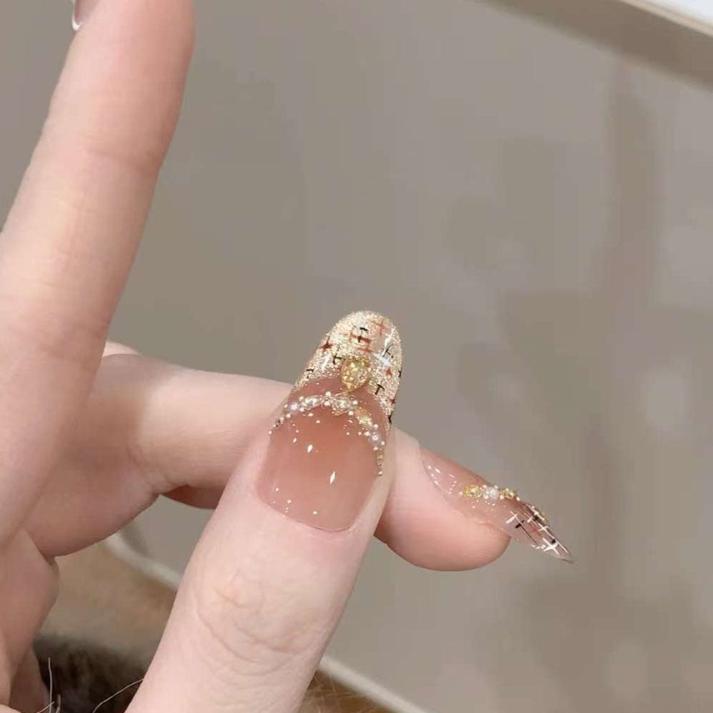 Glamorous Nail Art Kalsten