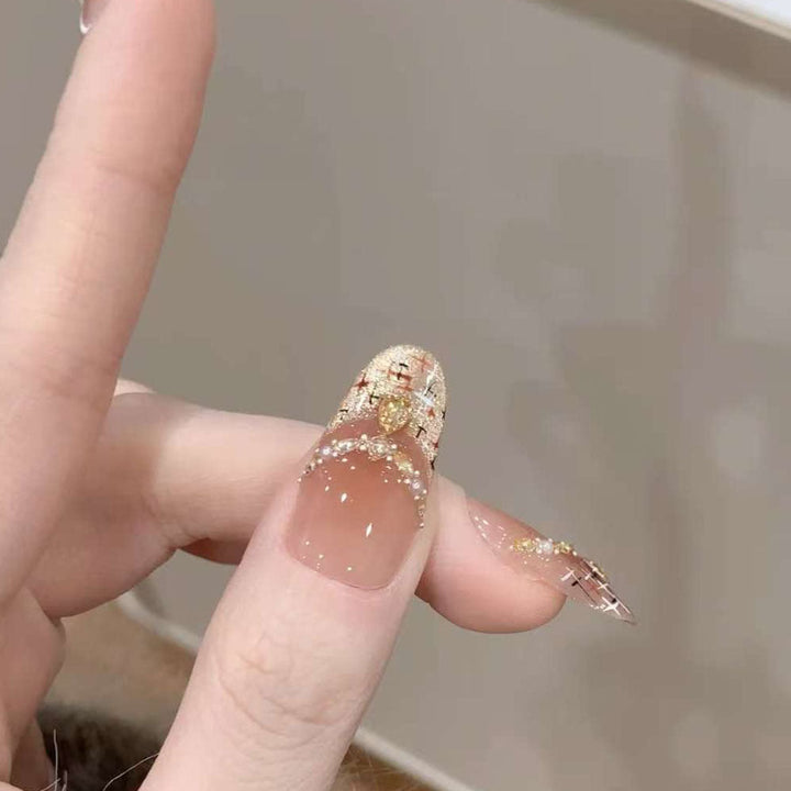 Glamorous Nail Art Kalsten