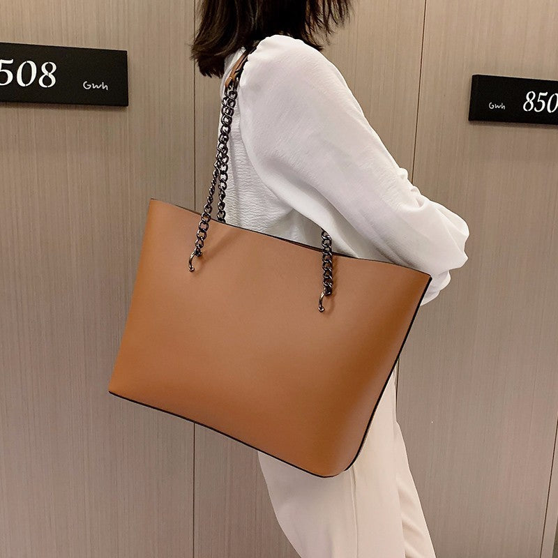 Elegant shoulder bag in minimalist design Kalsten