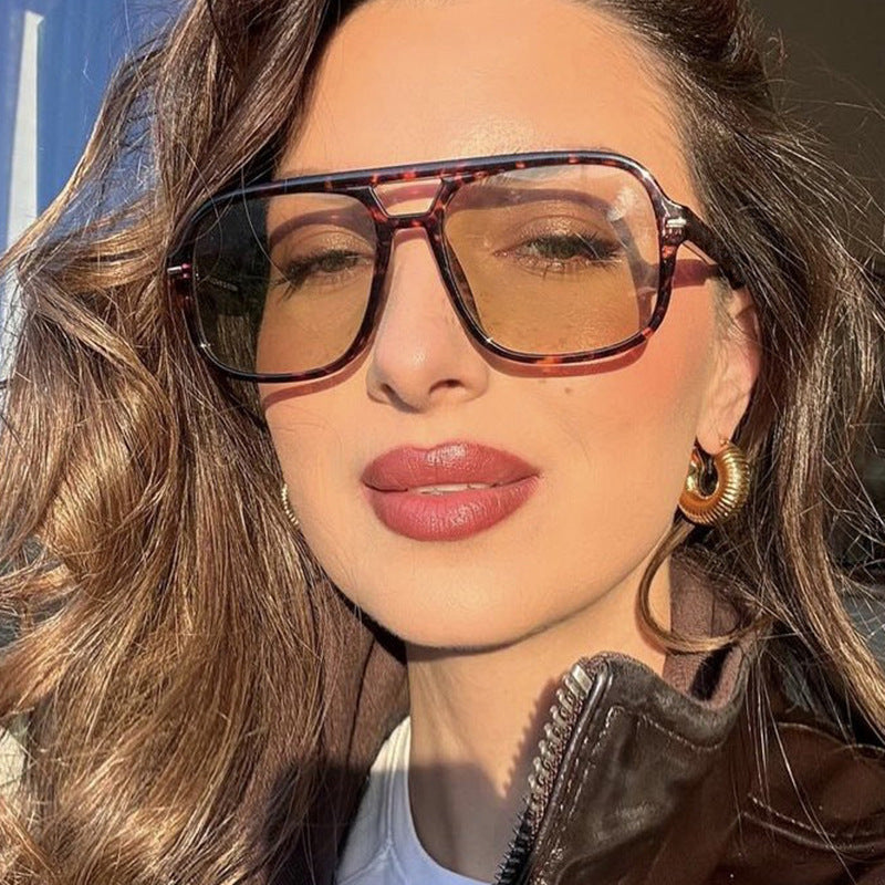 Women's fashionable sunglasses with protective UV filter and stylish lenses Kalsten