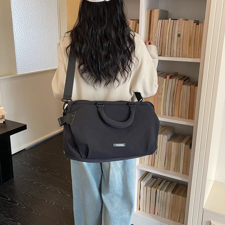 Multifunctional Weekender Bag With Innovative Design Kalsten